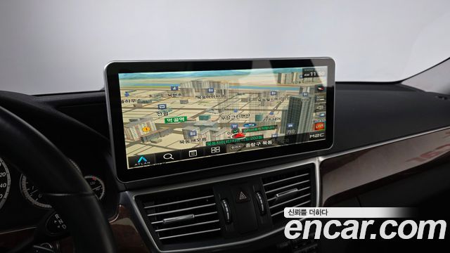 Mercedes-Benz E-Class 2012 — photo 15