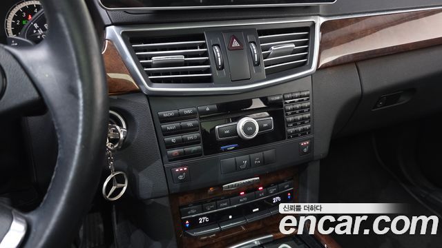 Mercedes-Benz E-Class 2012 — photo 17