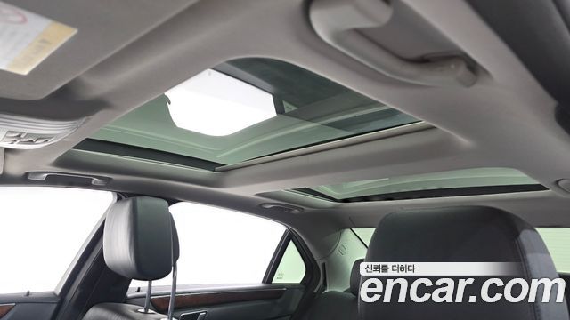 Mercedes-Benz E-Class 2012 — photo 19