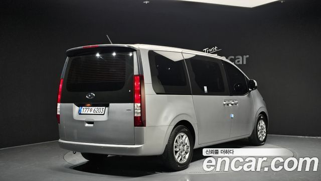 Hyundai Staria 2024 — photo 2