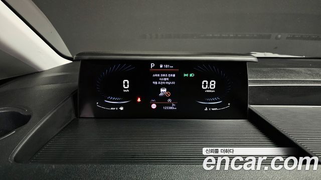 Hyundai Staria 2024 — photo 8