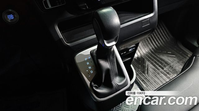 Hyundai Staria 2024 — photo 9