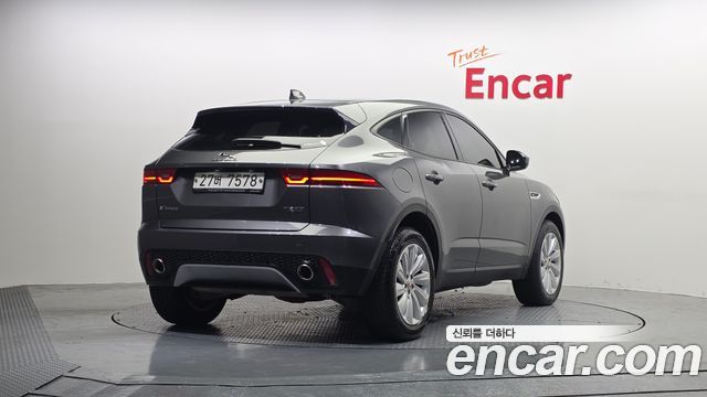 Jaguar E-PACE 2018 — photo 2