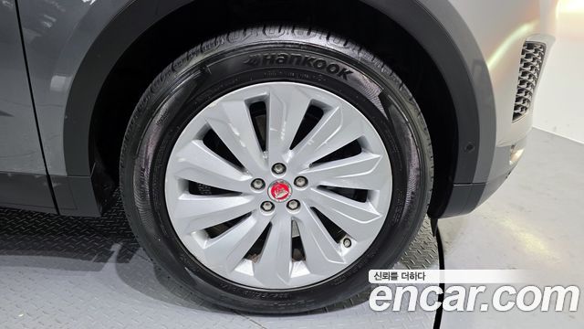 Jaguar E-PACE 2018 — photo 5