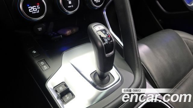 Jaguar E-PACE 2018 — photo 9