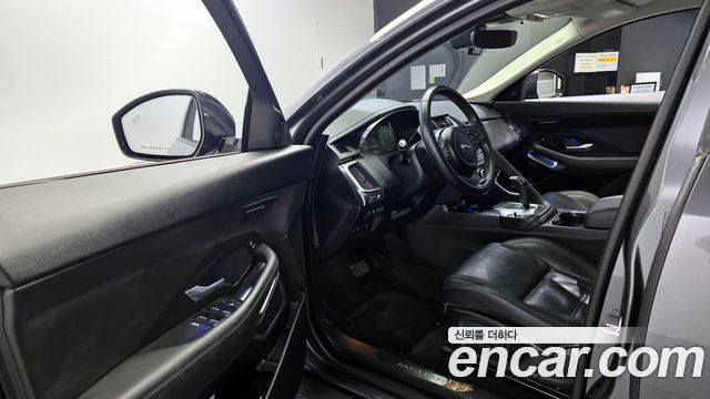 Jaguar E-PACE 2018 — photo 10