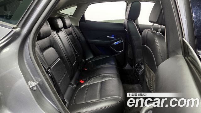 Jaguar E-PACE 2018 — photo 12