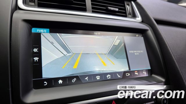 Jaguar E-PACE 2018 — photo 15
