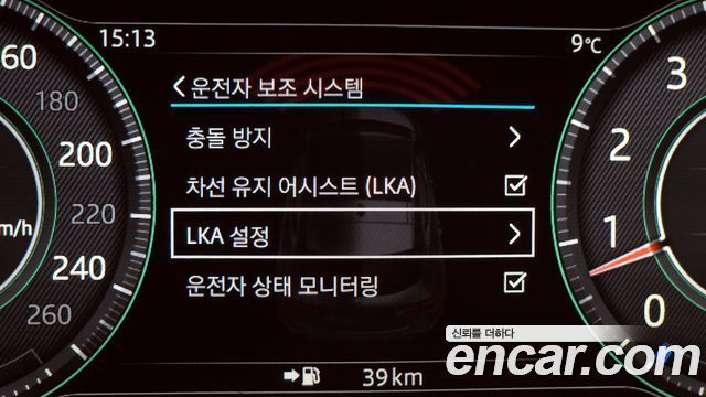 Jaguar E-PACE 2018 — photo 16