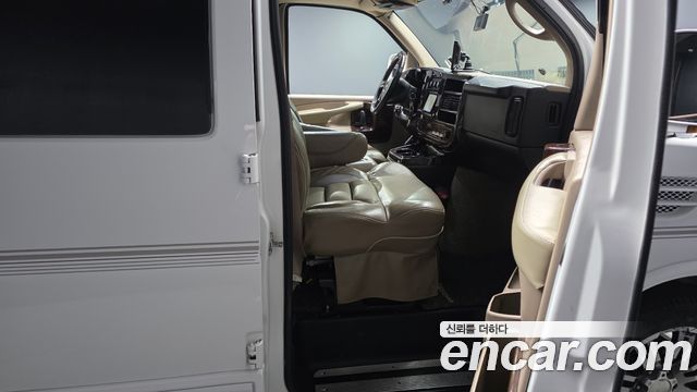 Chevrolet Express Van 2010 — photo 11