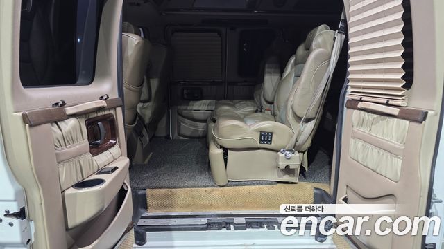 Chevrolet Express Van 2010 — photo 12