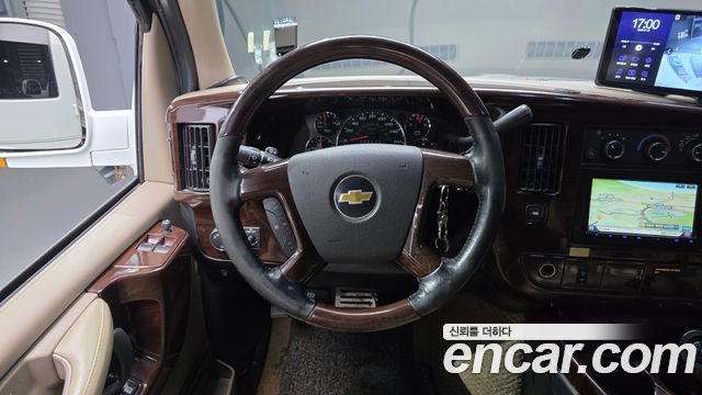 Chevrolet Express Van 2010 — photo 13