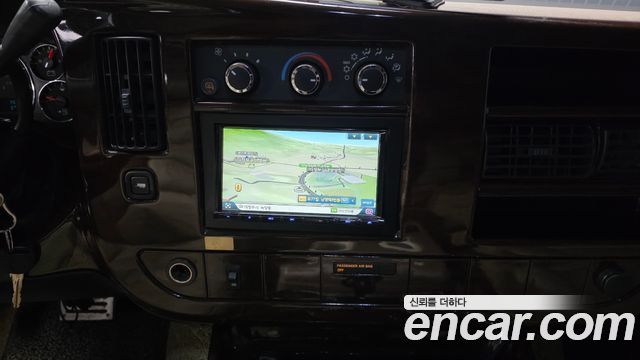 Chevrolet Express Van 2010 — photo 15