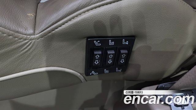 Chevrolet Express Van 2010 — photo 18