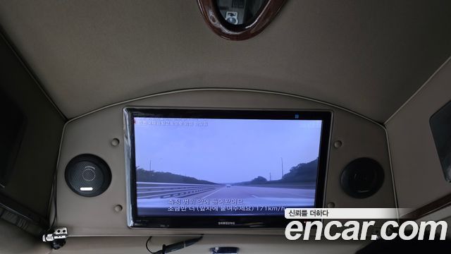 Chevrolet Express Van 2010 — photo 19