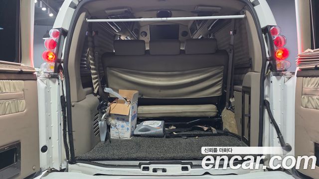 Chevrolet Express Van 2010 — photo 20