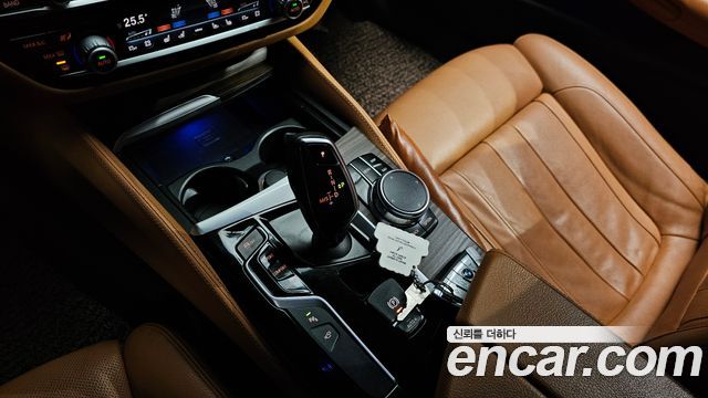 BMW 5-Series 2017 — photo 9