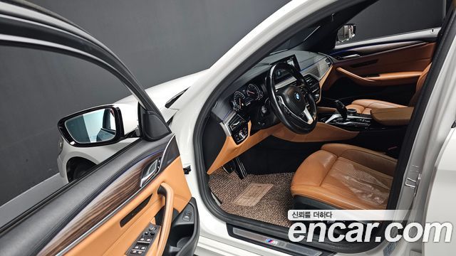 BMW 5-Series 2017 — photo 10