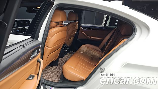 BMW 5-Series 2017 — photo 11