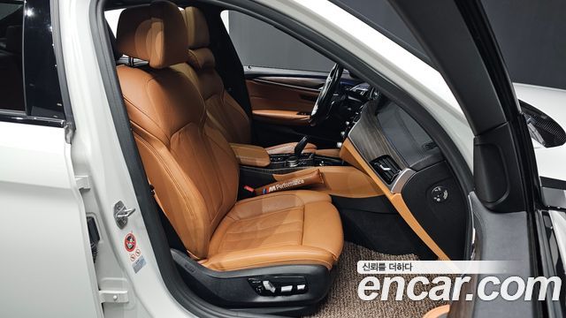 BMW 5-Series 2017 — photo 12