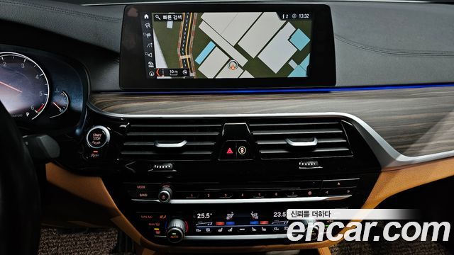 BMW 5-Series 2017 — photo 14