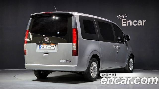 Hyundai Staria 2023 — photo 2