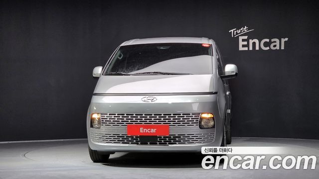 Hyundai Staria 2023 — photo 3