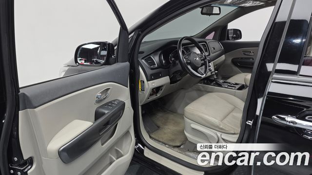 Kia Canival 2019 — photo 11