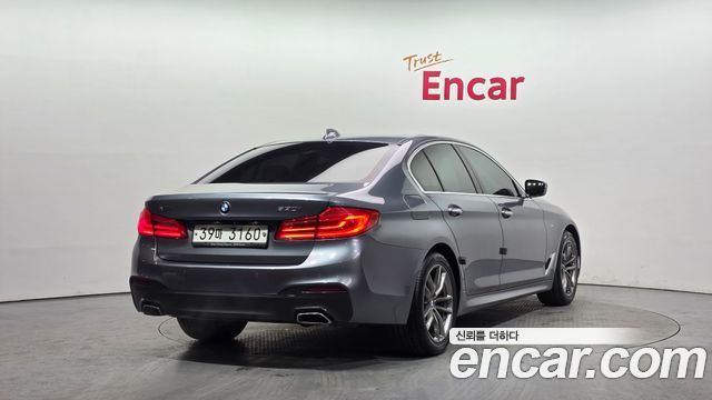 BMW 5-Series 2018 — photo 2