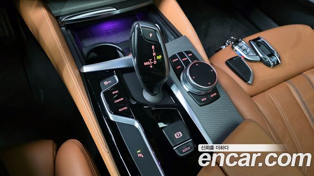 BMW 5-Series 2018 — photo 9