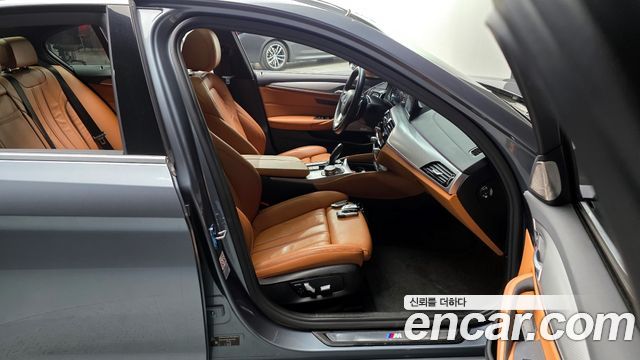 BMW 5-Series 2018 — photo 11