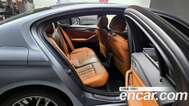 BMW 5-Series 2018 — photo 12