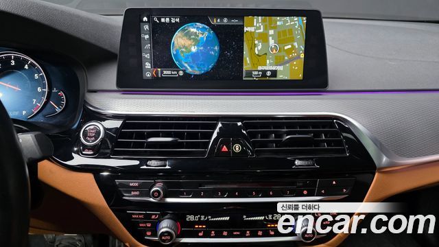BMW 5-Series 2018 — photo 14