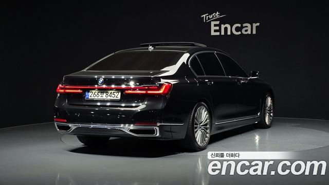 BMW 7-Series 2021 — photo 2
