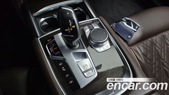 BMW 7-Series 2021 — photo 9