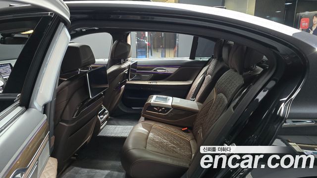 BMW 7-Series 2021 — photo 12