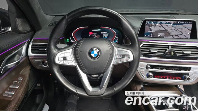 BMW 7-Series 2021 — photo 13