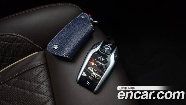 BMW 7-Series 2021 — photo 16