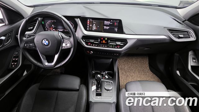 BMW 1-Series 2021 — photo 7