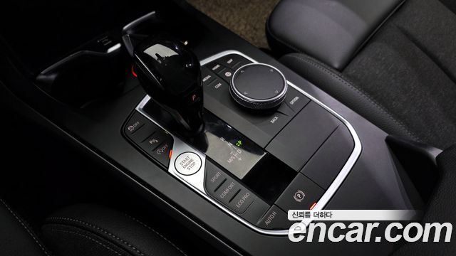 BMW 1-Series 2021 — photo 9