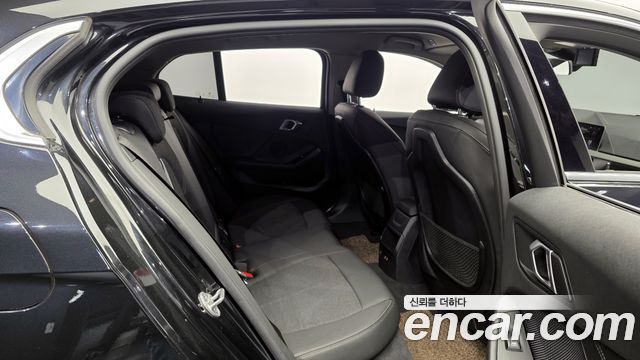BMW 1-Series 2021 — photo 12