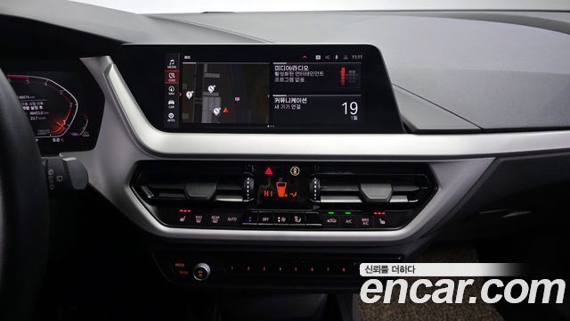 BMW 1-Series 2021 — photo 15