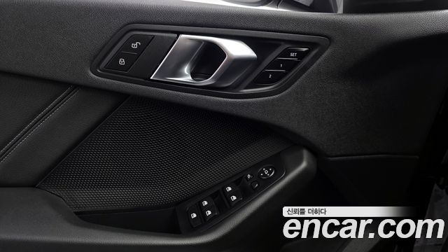 BMW 1-Series 2021 — photo 17
