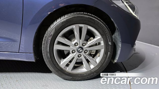 Hyundai AVANTE 2017 — photo 5