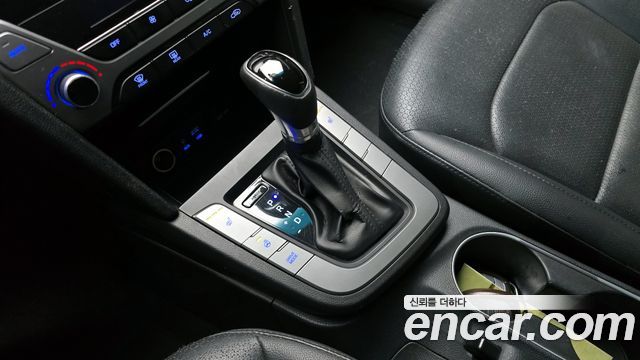 Hyundai AVANTE 2017 — photo 9
