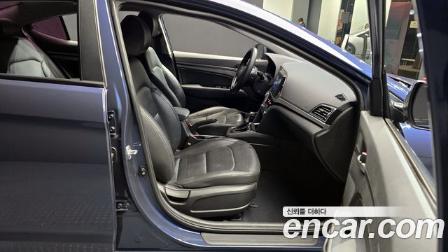 Hyundai AVANTE 2017 — photo 10
