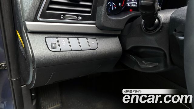 Hyundai AVANTE 2017 — photo 15
