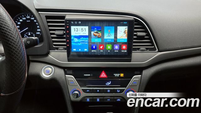 Hyundai AVANTE 2017 — photo 18