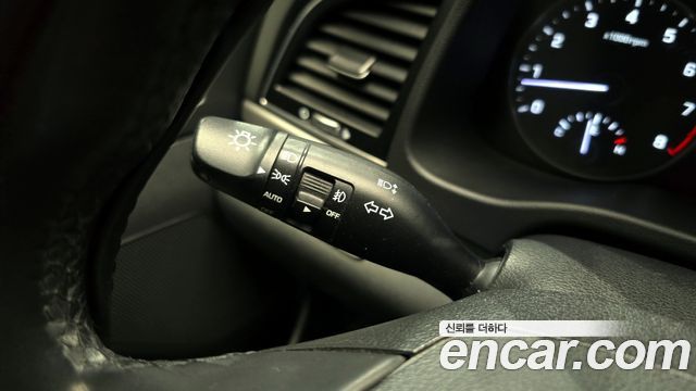 Hyundai AVANTE 2017 — photo 19