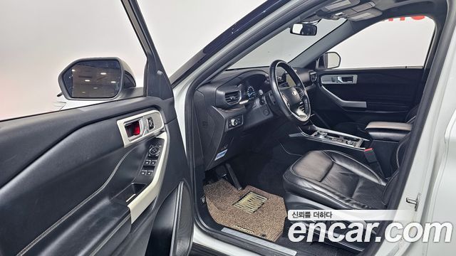 Ford Explorer 2021 — photo 11